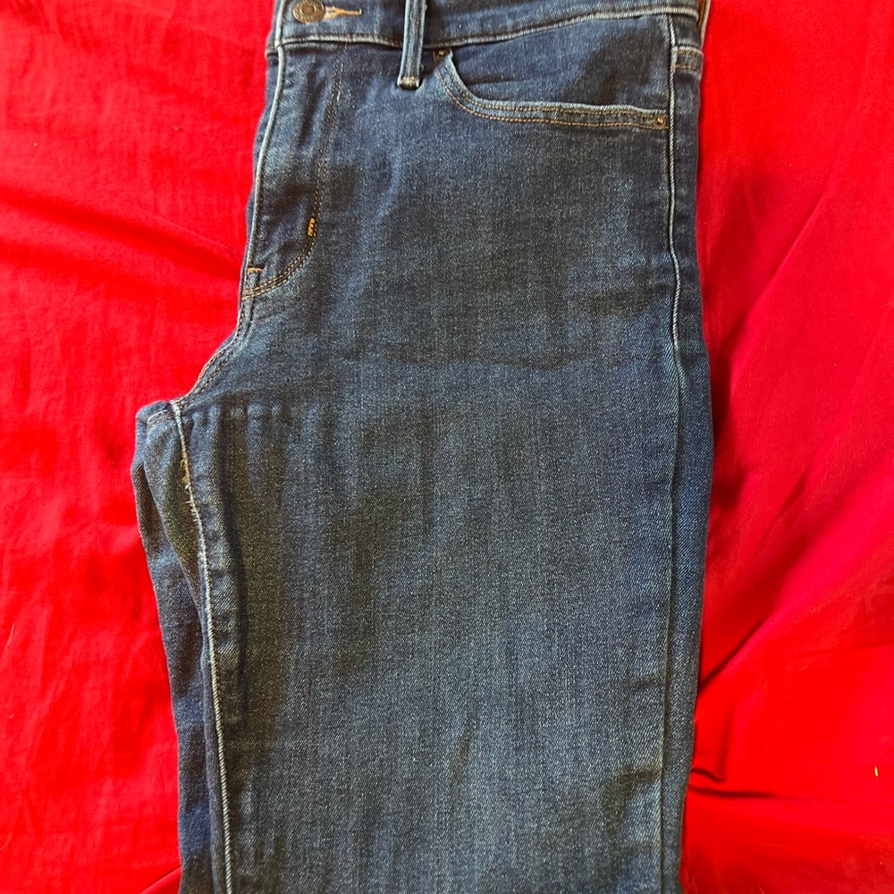 Levi's Slimming Skinny Jeans.